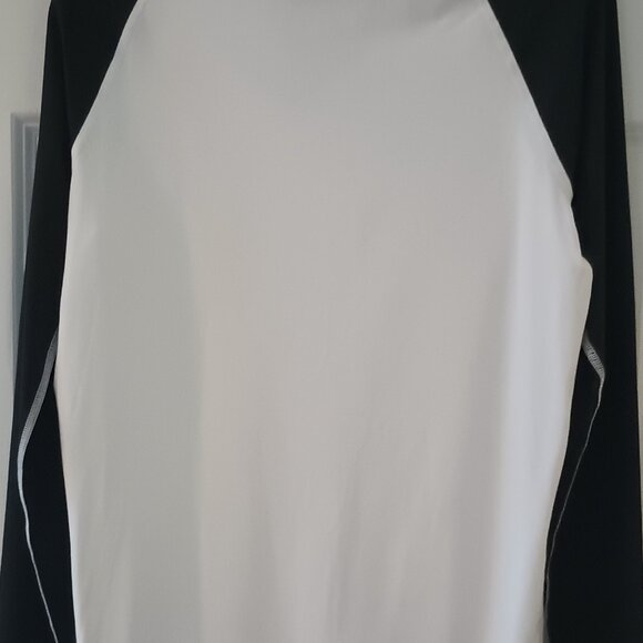 Quiksilver Rash Guard NWT - Picture 2 of 4